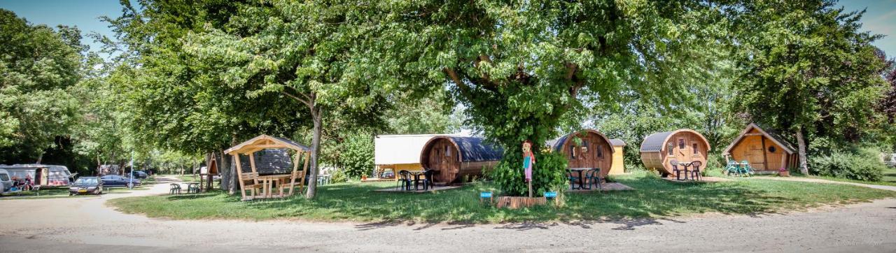 Camping de Tournus - Drole de cabane Extérieur photo
