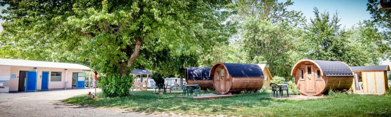Camping de Tournus - Drole de cabane Extérieur photo